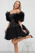 Robes de soirée courtes noires à épaules dénudées en tulle pailleté de créateur