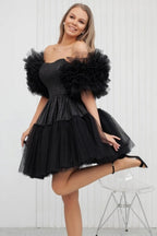 Robes de soirée courtes noires à épaules dénudées en tulle pailleté de créateur