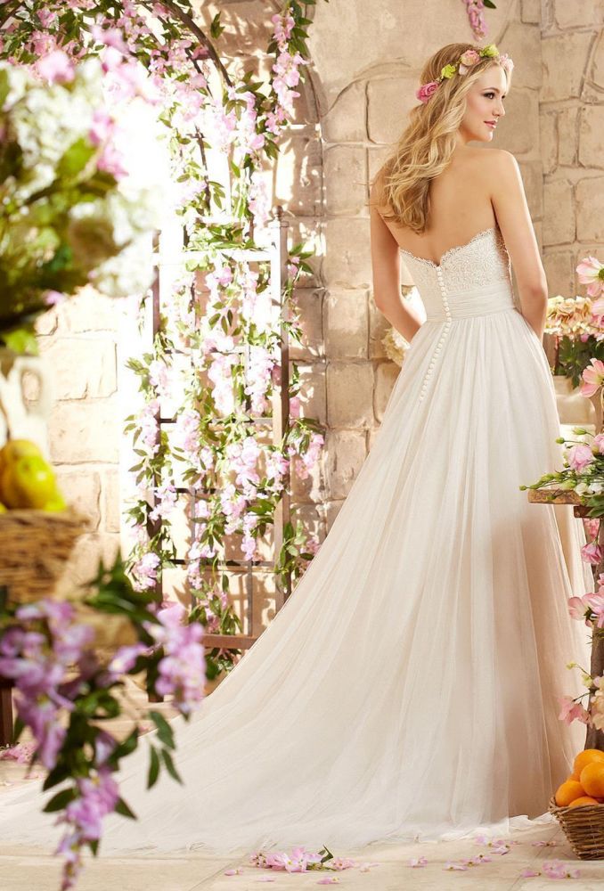 Vestido de novia largo de corte A sin tirantes de diseñador