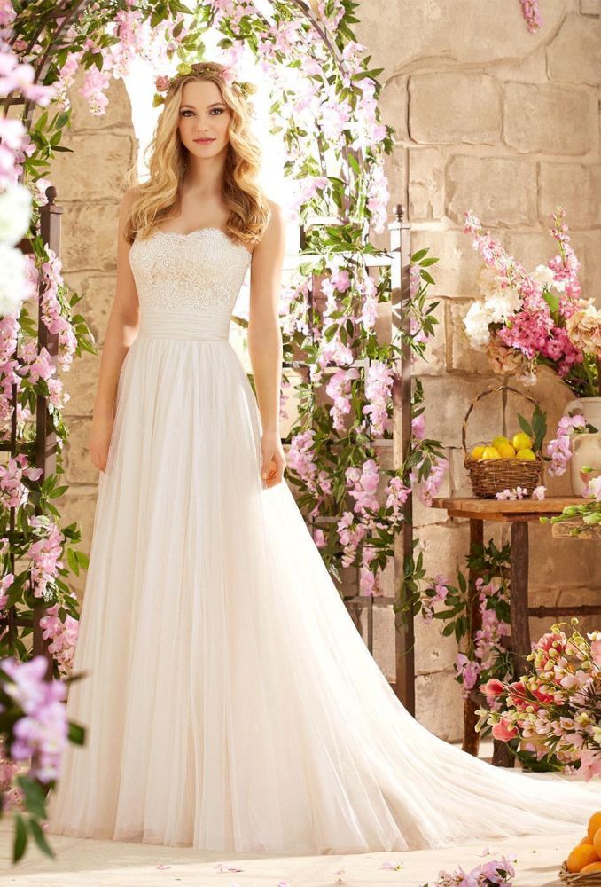 Vestido de novia largo de corte A sin tirantes de diseñador