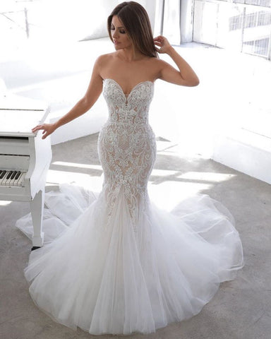 Vestido de novia de encaje estilo sirena con escote corazón, estilo veraniego de diseñador