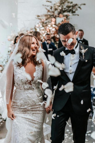 Vestidos de novia de sirena sin mangas con escote en V y encaje, de diseñador.