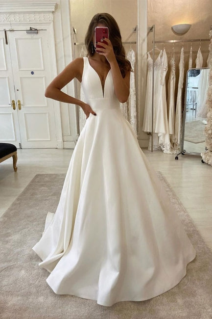 Robe de mariée de créateur décolleté en V | Robe de mariée coupe trapèze
