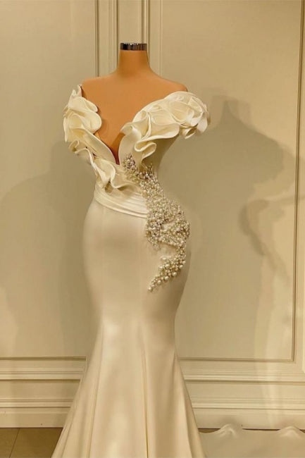 Robes de soirée longues blanches à volants et perles de créateur