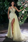 Vestido de fiesta de sirena amarillo de diseñador, con un solo hombro, lentejuelas y abertura lateral.