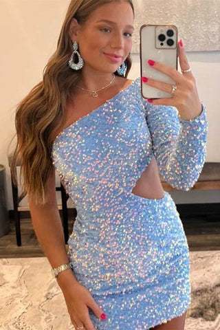 Vestido corto de fiesta con lentejuelas y una manga con abertura