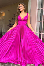Vestido largo de fiesta plisado fucsia con escote en V y corte en A