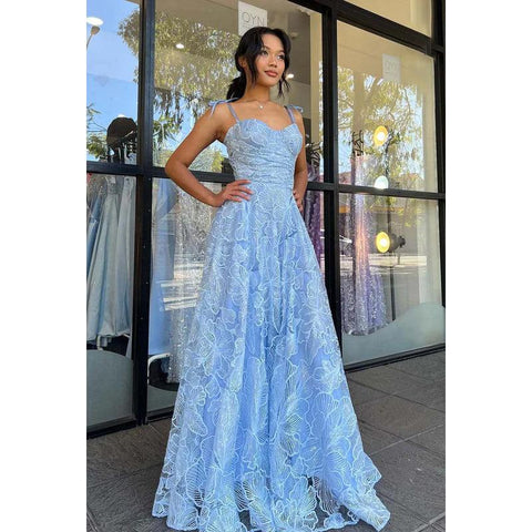 Robe de bal longue trapèze en dentelle à bretelles spaghetti et décolleté en cœur