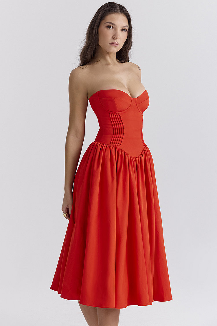 Robe midi rouge sans bretelles, corset et ourlet plissé, idéale pour les soirées de bal.