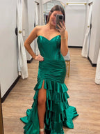 Diya | Robe de bal longue sirène bustier en satin à volants et fente