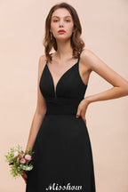 Vestido de dama de honor negro con doble escote en V y abertura frontal para fiesta formal de boda