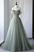 Drusilla | Robe de bal princesse en tulle brodé, épaules dénudées, couleur sauge 