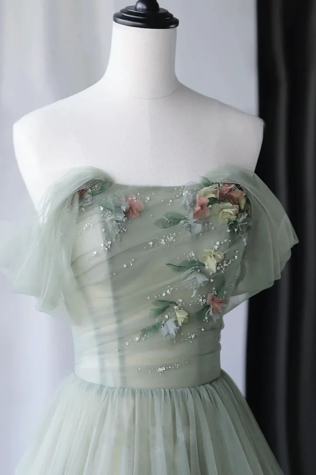Drusilla | Robe de bal princesse en tulle brodé, épaules dénudées, couleur sauge 