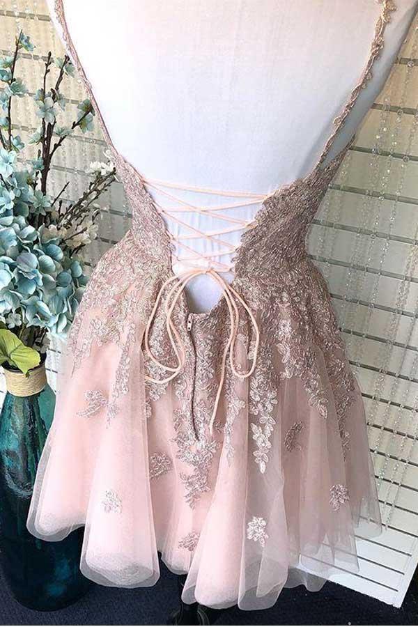 Vestido de fiesta de bienvenida PD359 de tul color rosa empolvado con tirantes finos, escote en V y corte en A