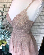Vestido de fiesta de bienvenida PD359 de tul color rosa empolvado con tirantes finos, escote en V y corte en A