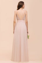 Robe de mariée rose poudré sans manches, coupe trapèze, idéale pour une invitée ou une demoiselle d'honneur de plage