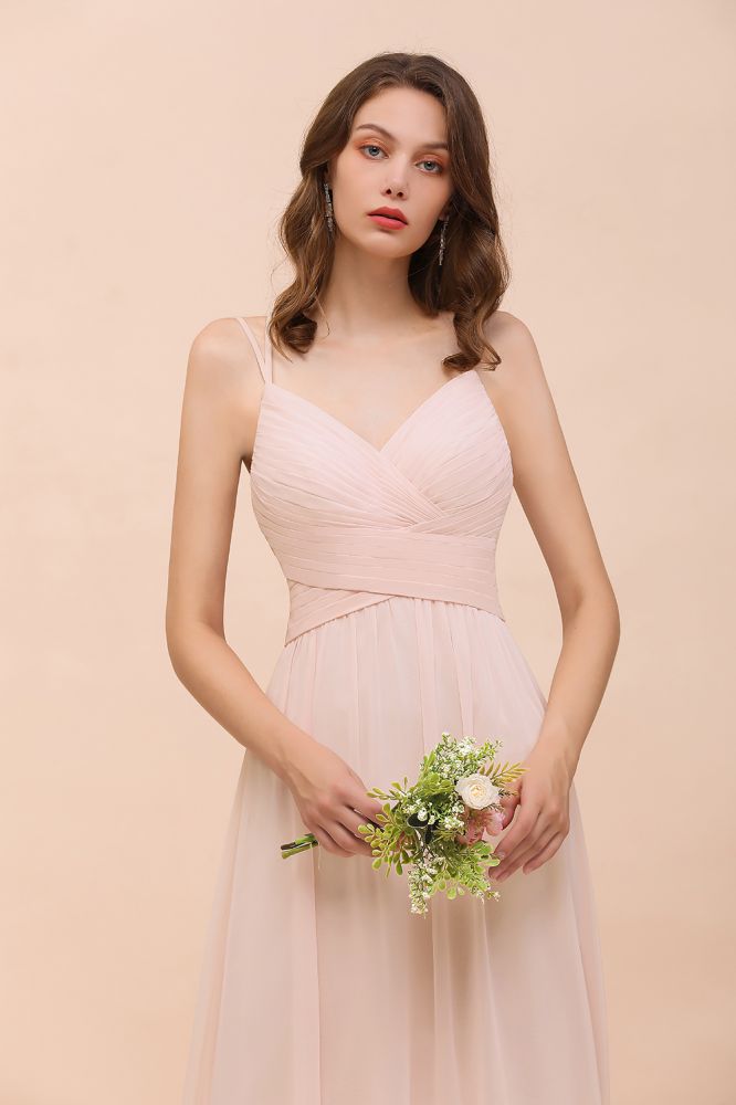 Robe de mariée rose poudré sans manches, coupe trapèze, idéale pour une invitée ou une demoiselle d'honneur de plage