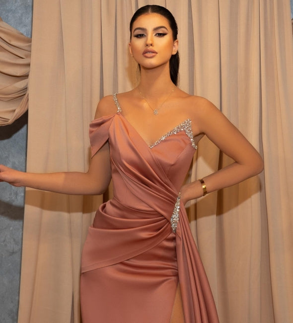 Vestidos de fiesta sirena largos con abertura y un solo hombro en color rosa empolvado