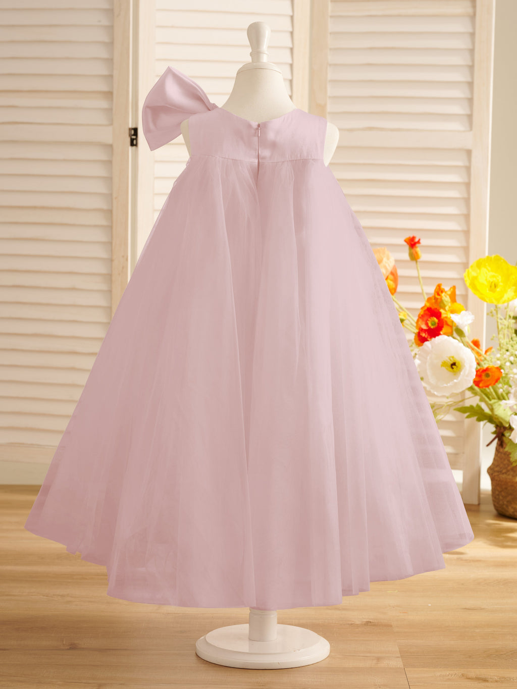 Vestido de niña pequeña de las flores, corte en A, con gran lazo y tul, hasta la rodilla. 