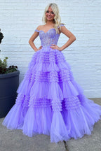 Robe de bal longue en tulle à épaules dénudées et à volants étagés