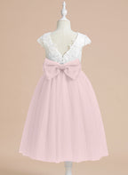 Vestido de niña de las flores para la Primera Comunión, corte en A, satén y tul, hasta la rodilla. 