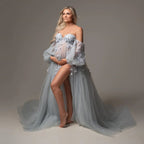 Elegante vestido de maternidad de tul con apliques, mangas abullonadas, abertura lateral y escote corazón. Ideal para sesión de fotos o baby shower. Confección a medida.