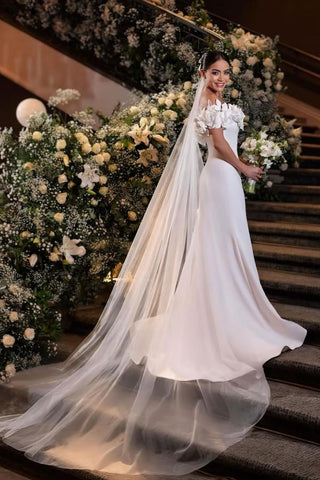 Robes de bal glamour sirène en satin à épaules dénudées et ornées de fleurs 