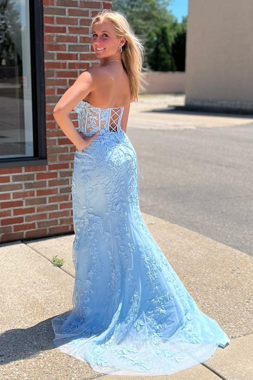 Robe de bal bustier avec appliques