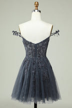 Robe de cocktail courte dos nu avec appliques