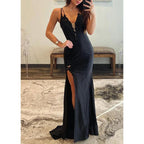 Robe de soirée en satin ajustée, col en V, bretelles spaghetti, appliques, fente latérale 