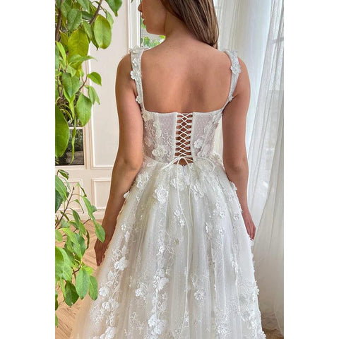 Robe de soirée longue trapèze en tulle avec encolure carrée et appliques en dentelle et fente
