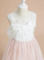 Vestido midi de encaje floral y lazo grande 
