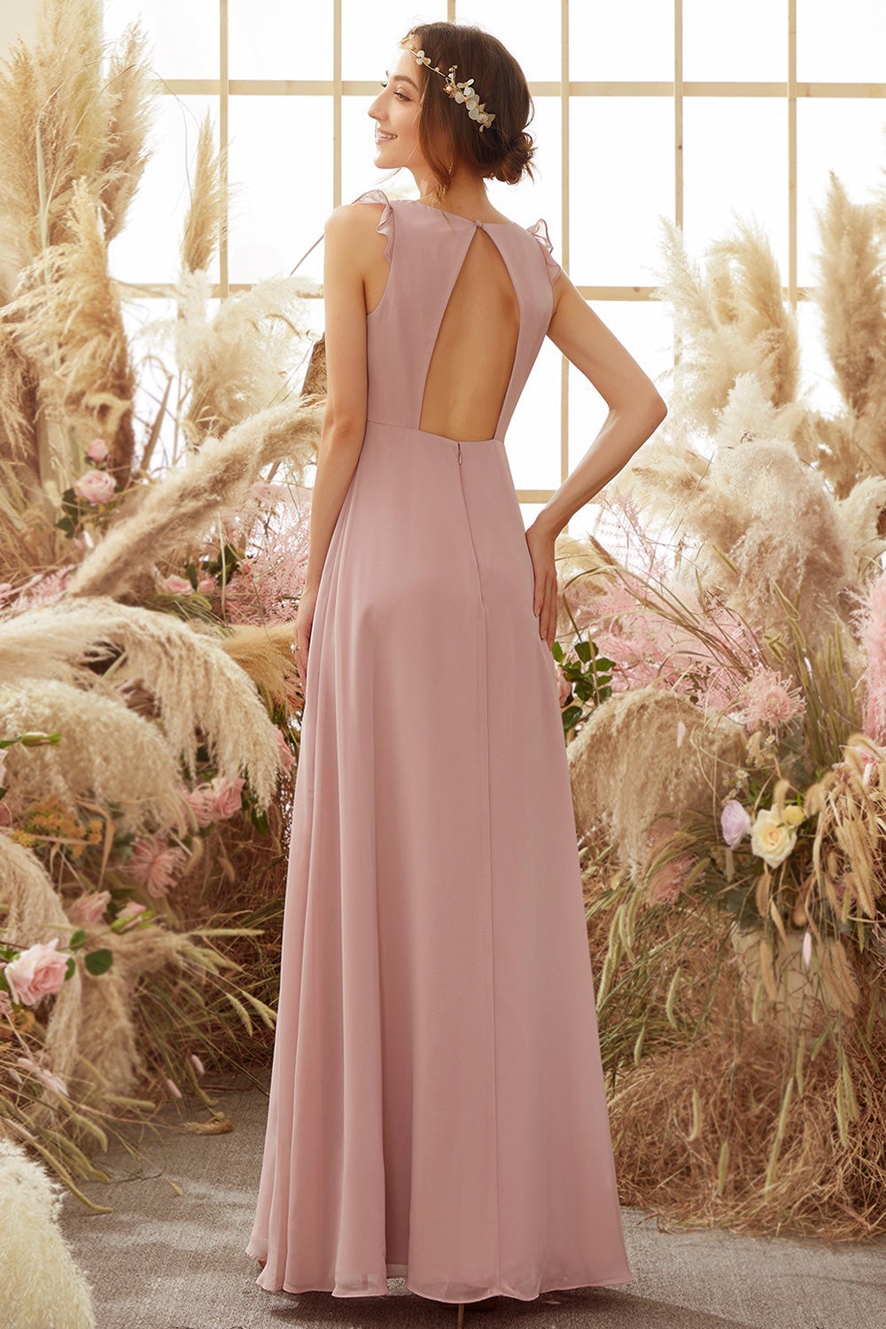 Vestido de dama de honor de gasa color rubor con espalda descubierta