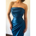 Robe de soirée longue en satin froncé, sans manches, sans bretelles, avec fente 