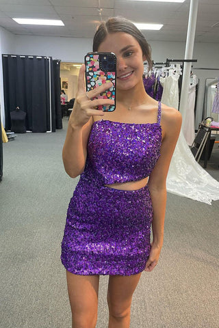Robe de bal courte élégante à une épaule, sequins violets et découpe.