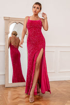 Robe de bal rose fuchsia à fines bretelles et sequins