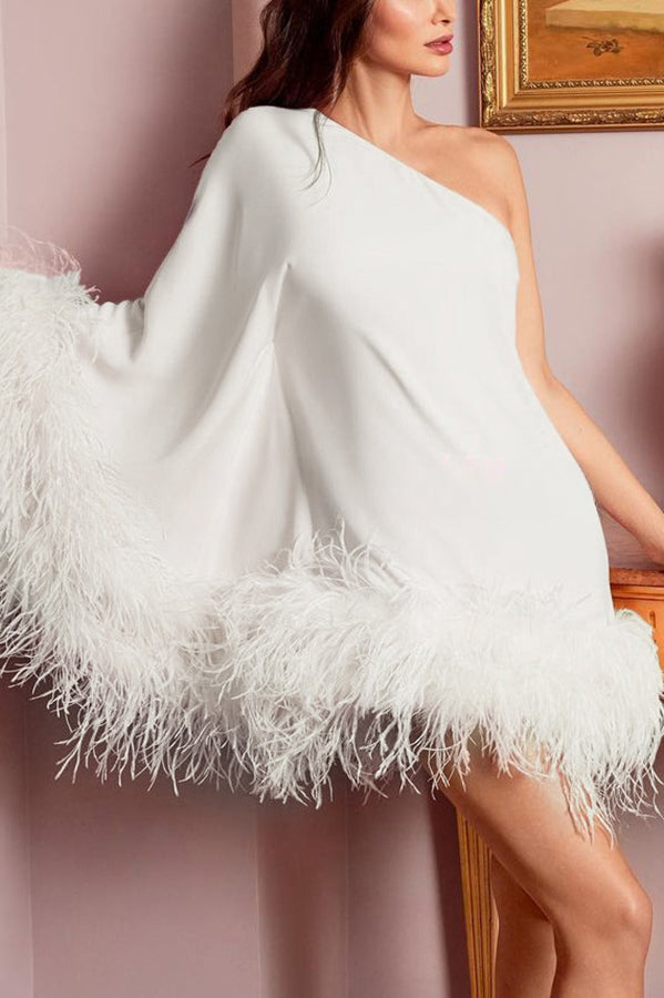 Robe mini de soirée asymétrique à ourlet plume Vegas Living 