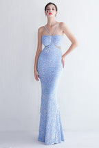 Robe de bal longue sirène noire à sequins et décolleté en V, avec découpe en forme de goutte d'eau.