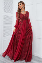 Robe de bal longue bordeaux ornée de perles et de dentelle