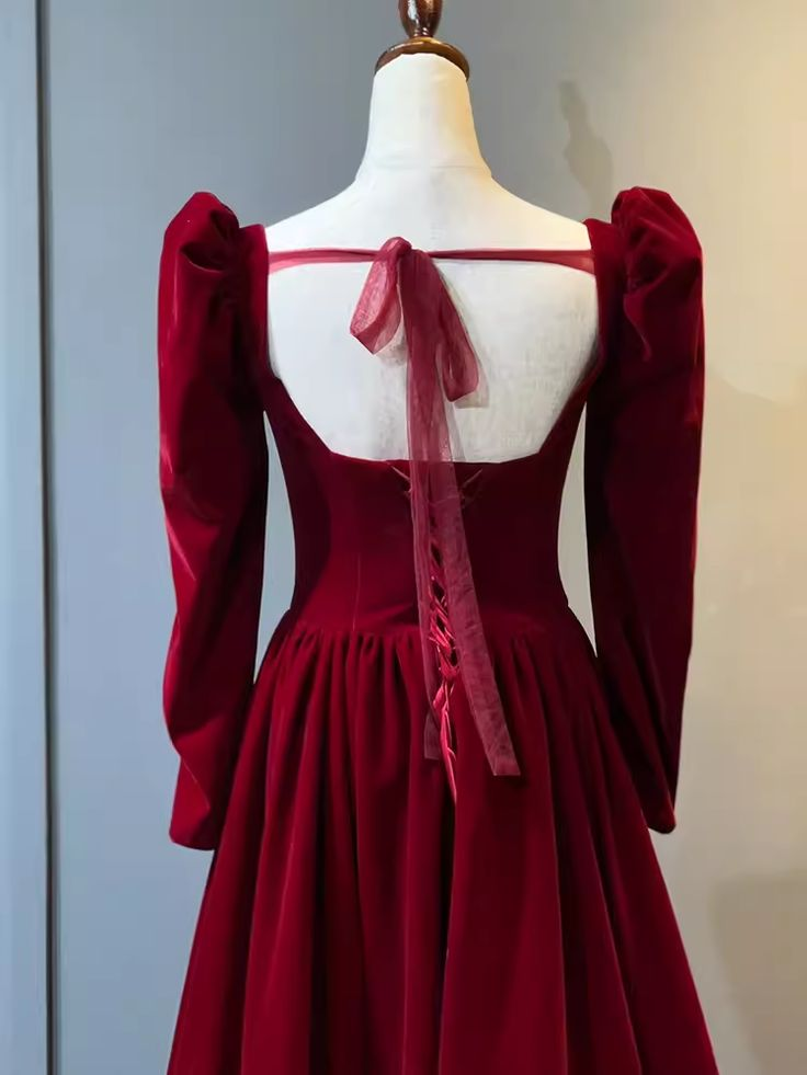 Magnifique robe de bal rouge en velours, coupe trapèze, idéale pour une soirée romantique ou un anniversaire (Y7588).