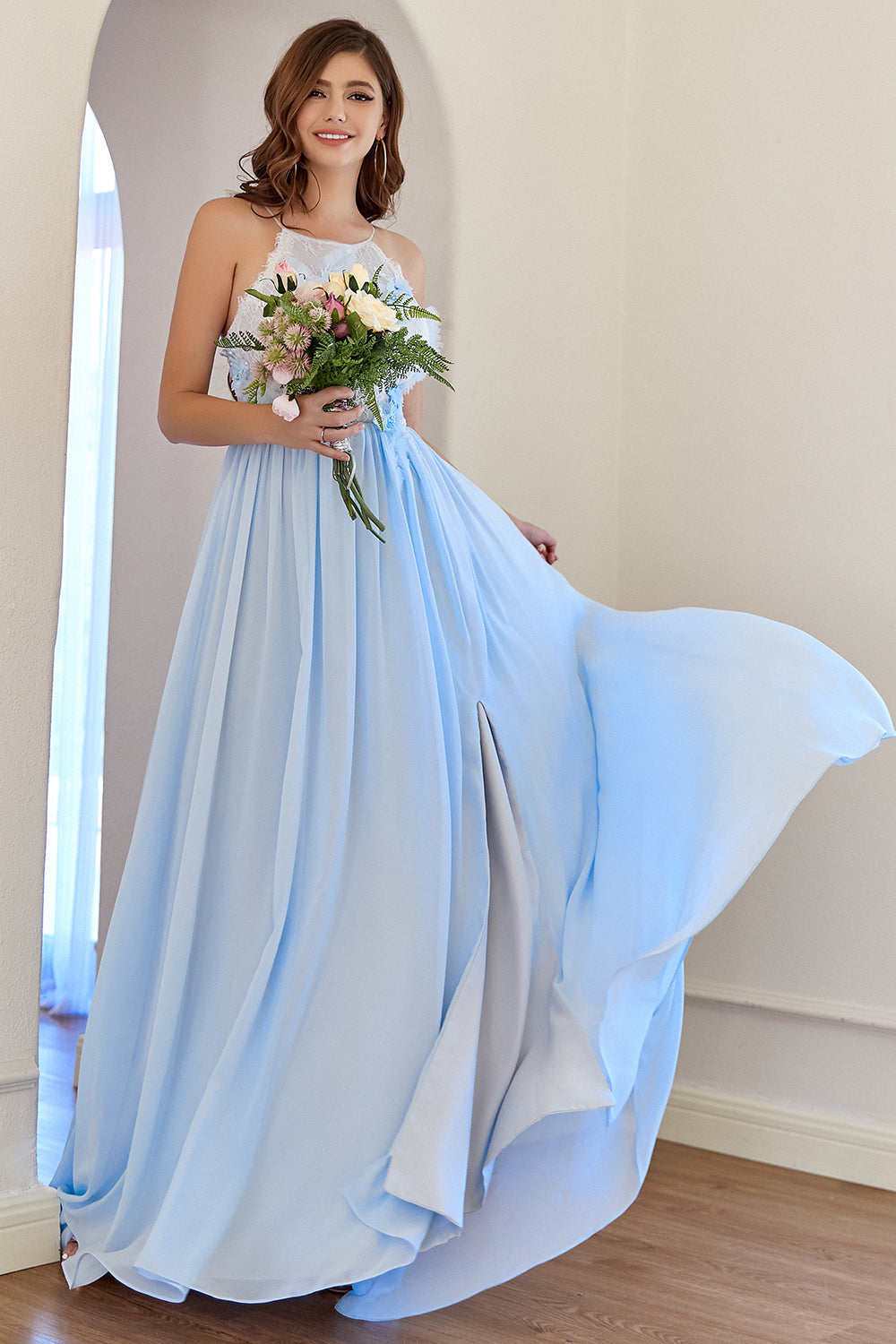 Robe de bal longue en mousseline légère avec dentelle