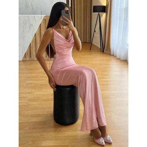 Robe longue rose à bretelles spaghetti et plis pour invitée de mariage 