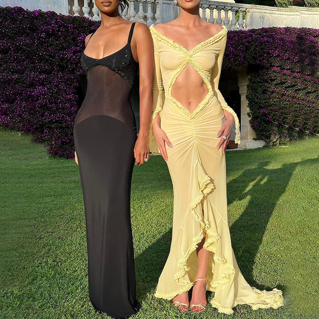 Vestido de noche sexy con borlas, manga larga, escote pronunciado y transparencias, color liso, primavera 2024. 