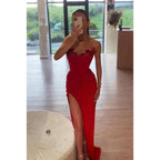 Robe de soirée longue en satin froncé à sequins et bretelles spaghetti