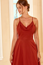 Vestido largo de dama de honor con tirantes finos
