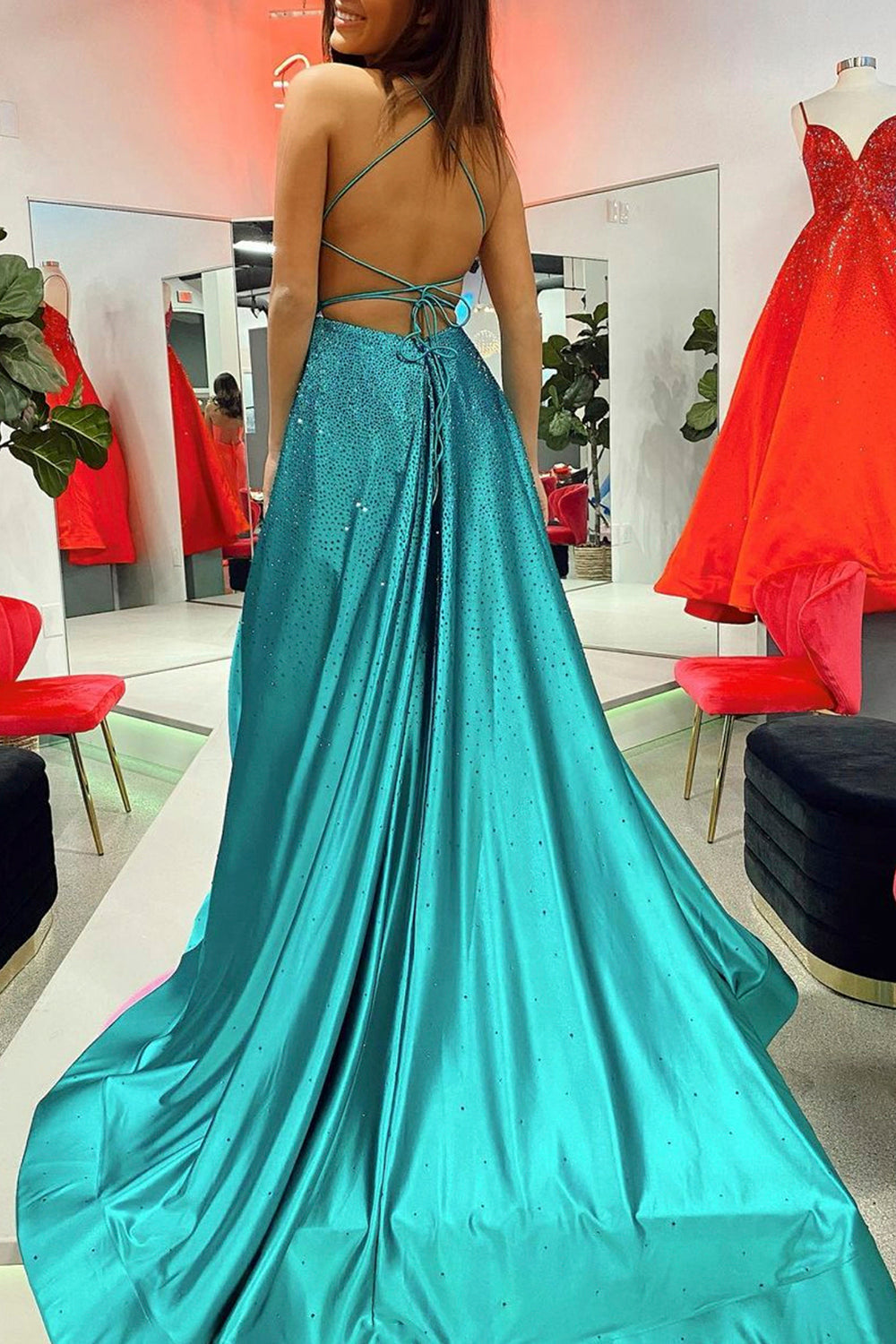 Vestido de fiesta de corte A con lentejuelas y abertura