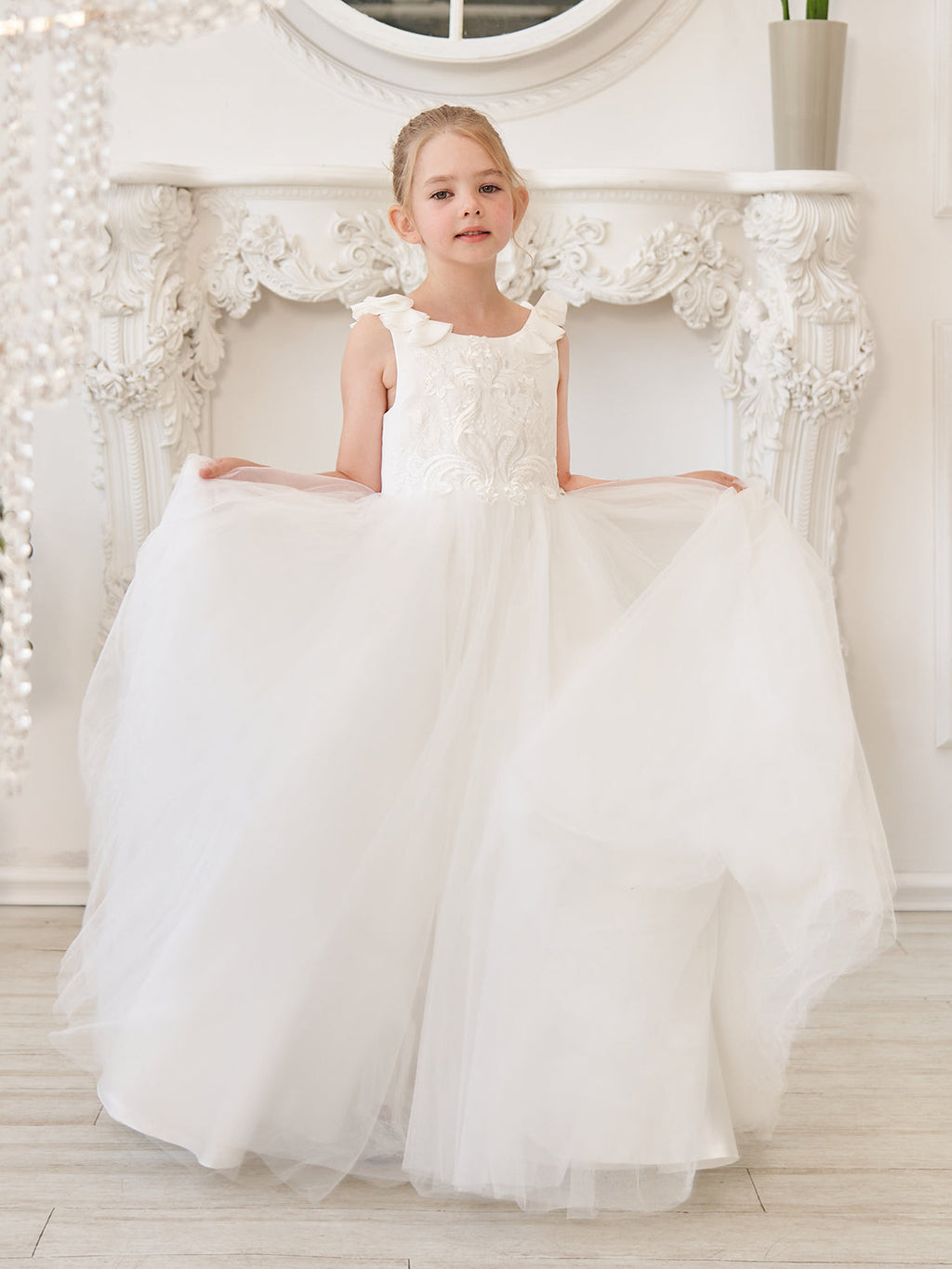 Elegante vestido blanco de tul para niña de las flores con cola corta 
