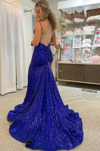 Robe de bal longue sirène à fines bretelles et sequins bleu roi, fendue sur le devant