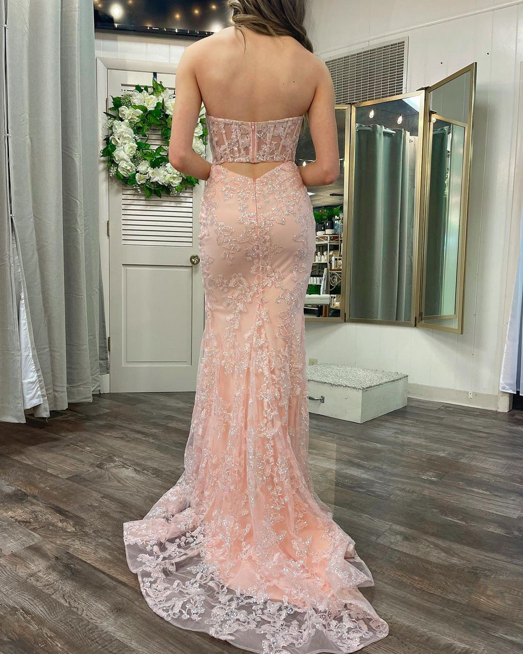 Robe de bal longue sirène en dentelle à sequins et décolleté cœur