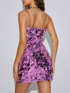 Robe asymétrique à sequins et chaînes 